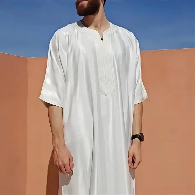 Neu Muslimischen Männer Kaftan Robe Satin Stickerei Jubba Thobe Islamischen Casual Kleid Ramadan