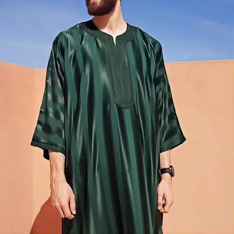 Neu Muslimischen Männer Kaftan Robe Satin Stickerei Jubba Thobe Islamischen Casual Kleid Ramadan